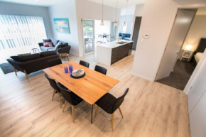 Wellington Lake Retreat, Wellington East